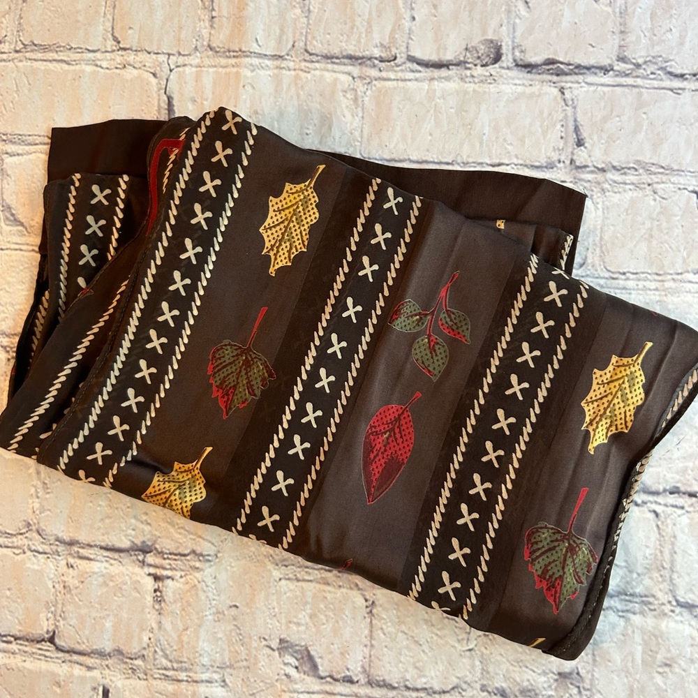 SILK BROWN/TAN LEAF PRINT OBLONG SCARF O/S